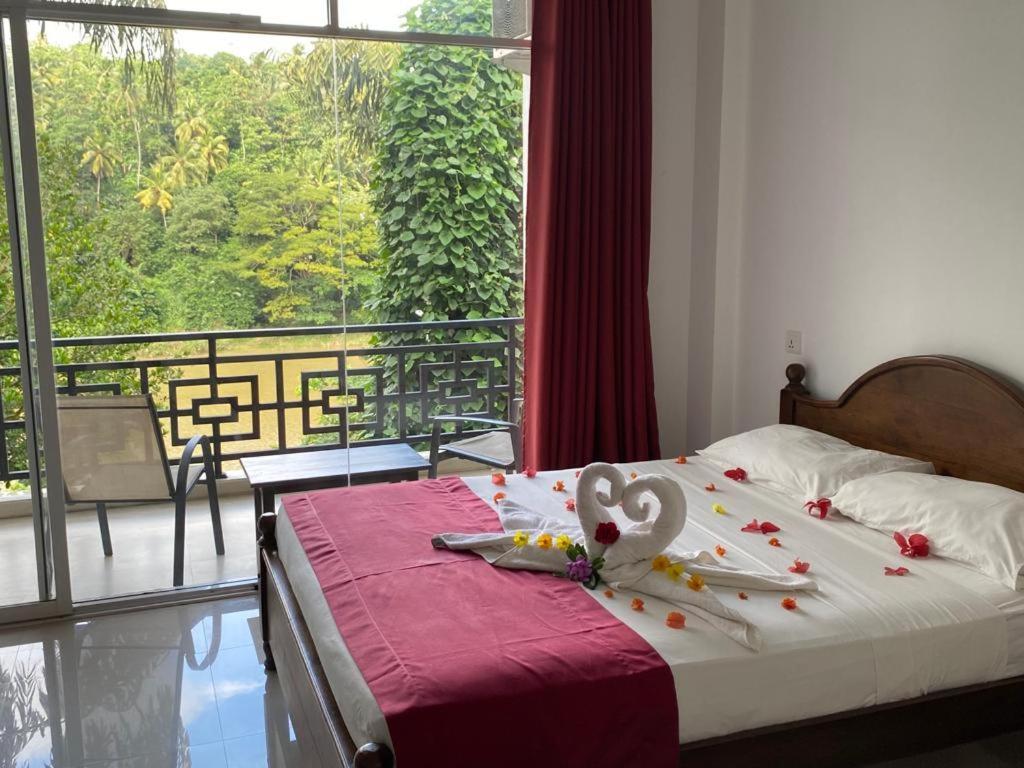 Kandy Rivers Edge Nature Resort Ngoại thất bức ảnh